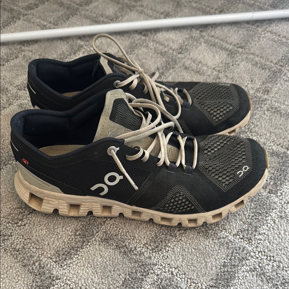 ON Running / Training Shoes Size 9 Tan and Navy Blue/Black